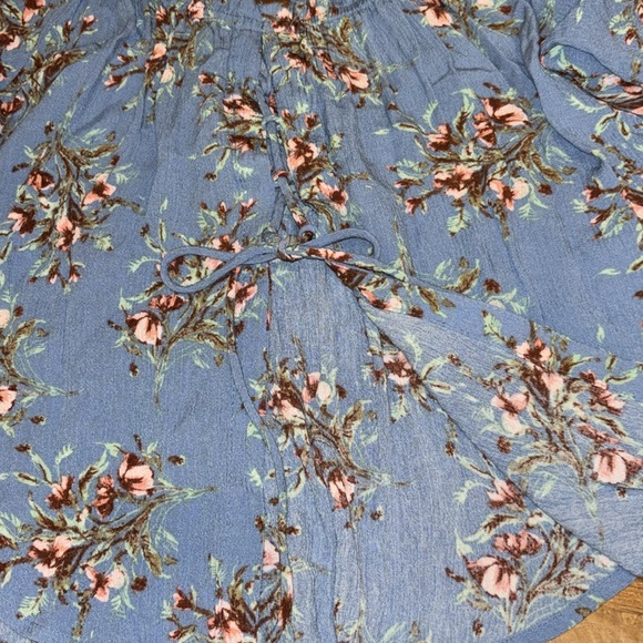 Clothing - Picture 7 of 7